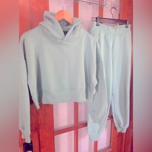 Matching set! Forever 21 cropped hooded sweatshirt and jogger sweatpants